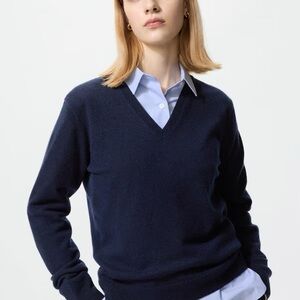 Navy cashmere v neck soft sweater lightweight preppy academia old money classic